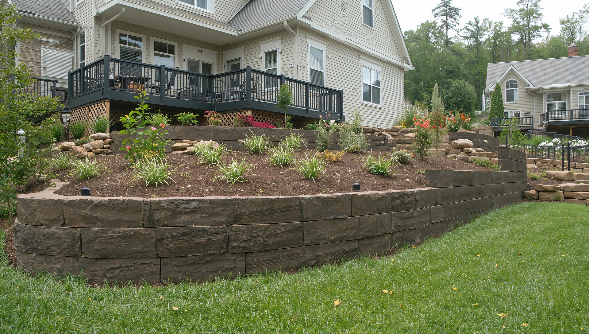 Retaining wall integrated with outdoor living space